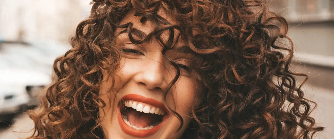 El Arte del cuidado de cabellos rizados: Consejos para Rizos Espectaculares